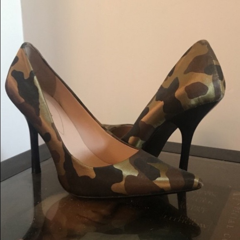 GUESS camo Heels